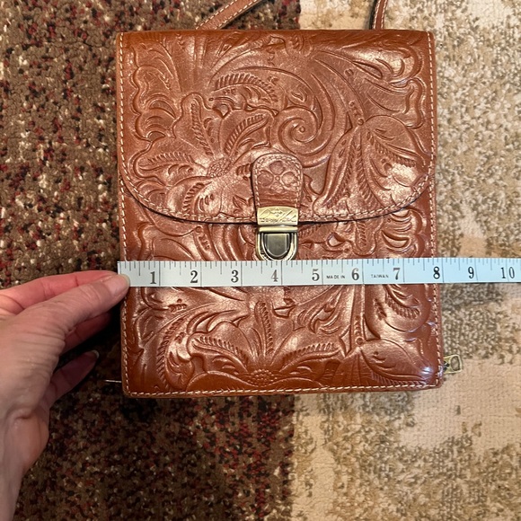 Patricia Nash embossed brown leather Crossbody organizer - Picture 6 of 7